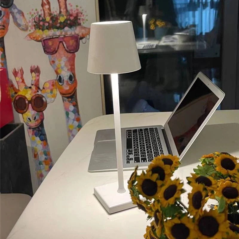 Luminária De Mesa Led Sem Fio Recarregável - Nidus