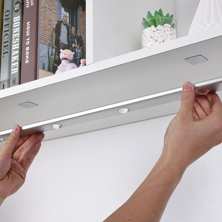 Luminária LED Ultra Fina com Sensor de Movimento - Nidus